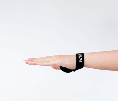 Helpingarthitis thumb support comforts and relieves an aching thumb joint